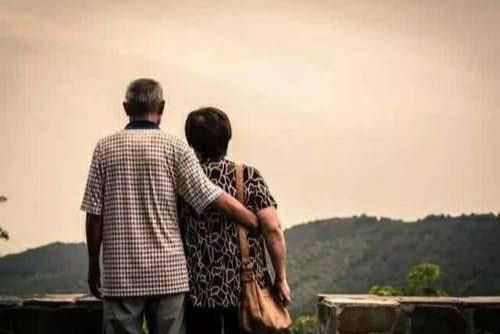  「夫妻二」“年轻时疯玩，老了遭罪”，丁克族真是这样吗？听听过来人怎么说