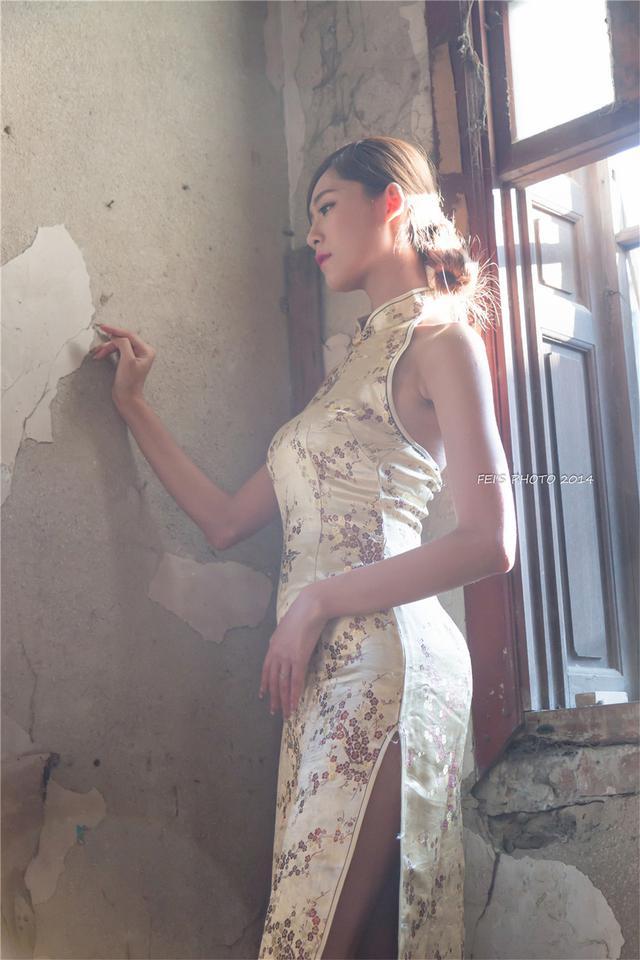 旗袍配高跟,那穿旗袍要搭配什么样的高跟鞋呢?