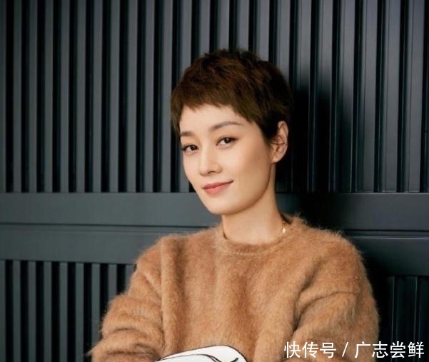  女人■马伊琍穿的“大衣”火了！内搭毛衣时髦又保暖，适合40岁女人