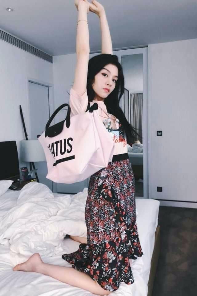 穿印花连衣裙，戚薇霸气，陈乔恩端庄优雅，热巴性感迷人！