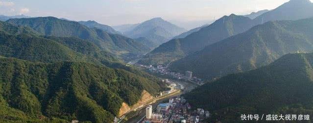 陕西大山深处，有一座仅有6辆出租车的县城，却拥有大熊猫金丝猴
