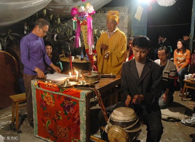 农民明知墓地影响耕种，为何依然坚持葬在自家土地？原因令人心寒