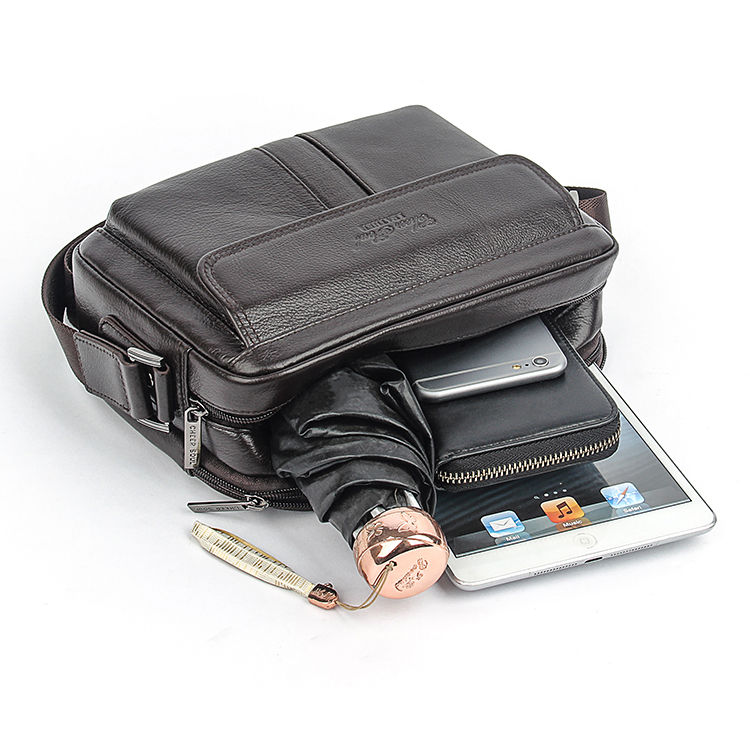 老总出门，连美女秘书都不带，偏偏带这“万红包”，方便还拉风!