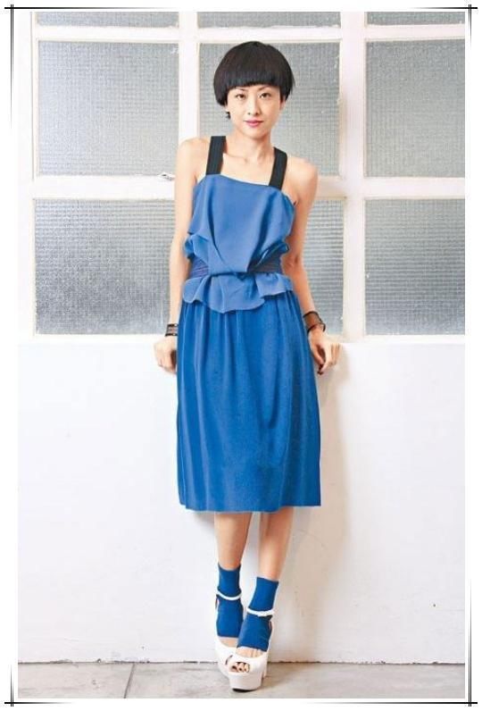 徐濠萦这么开放?穿个“肚兜”就去买菜，网友:陈奕迅能放心吗?