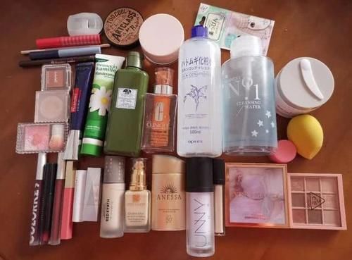 『偶尔』“肌断食”是什么意思?偶尔不涂护肤品,皮肤真的会变好吗?