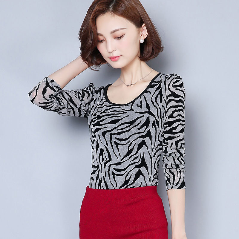 谁说丰盈的女人不好看?前凸后翘身材性感，漂亮迷人