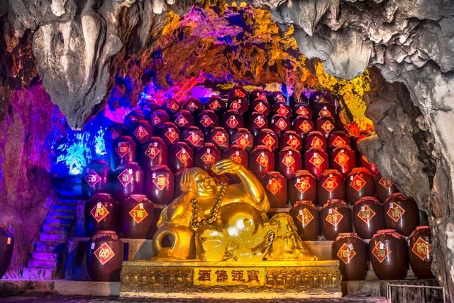 探秘：广西南丹一山洞内竟暗藏价值200亿宝藏！