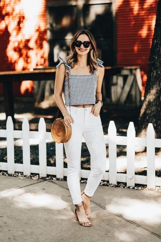 当每天想不到穿什么的时候,总有条白色牛仔裤拯救我的穿搭