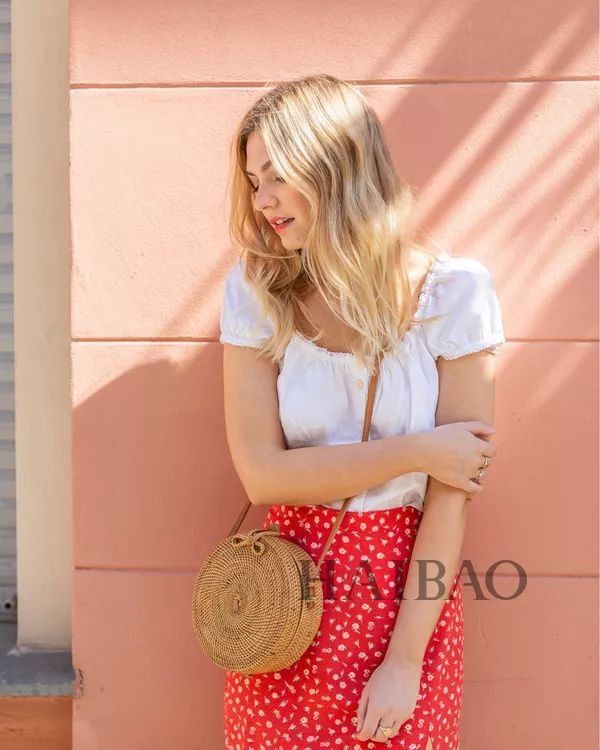 现在的女明星都流行穿这件?适合大胸妹的衣服终于有了!