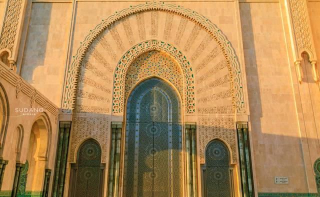 为了国王的梦,3万工人移沙填海,耗资5亿多美元建海上清真寺