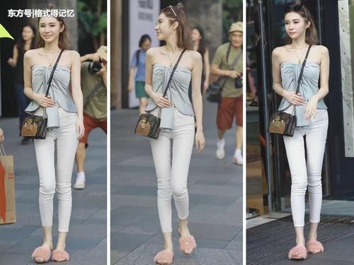 美女穿抹胸装秀娇嫩肌肤，好身材很迷人，背后的大爷有点激动啊！