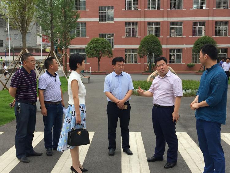 岳麓区教育局、平江县教育体育局举行合作签约