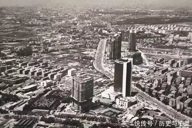 上海老照片：八、九十年代人们的记忆，你还记得这些地方是哪里吗