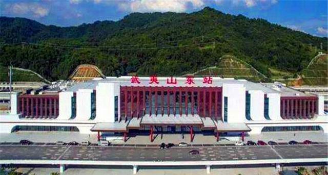 中国最“坑人”的高铁站，站名与地点不符，多少人下车才知坐错车