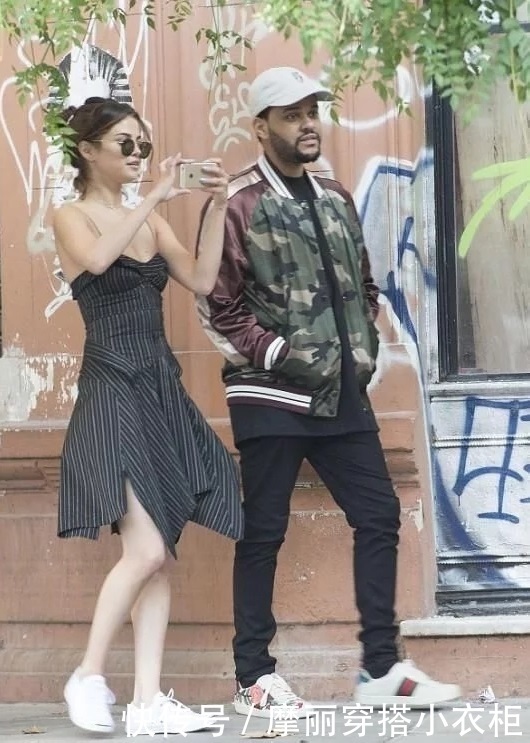 夏季想体验清爽舒适感，吊带连衣裙来助攻，演绎风情万种