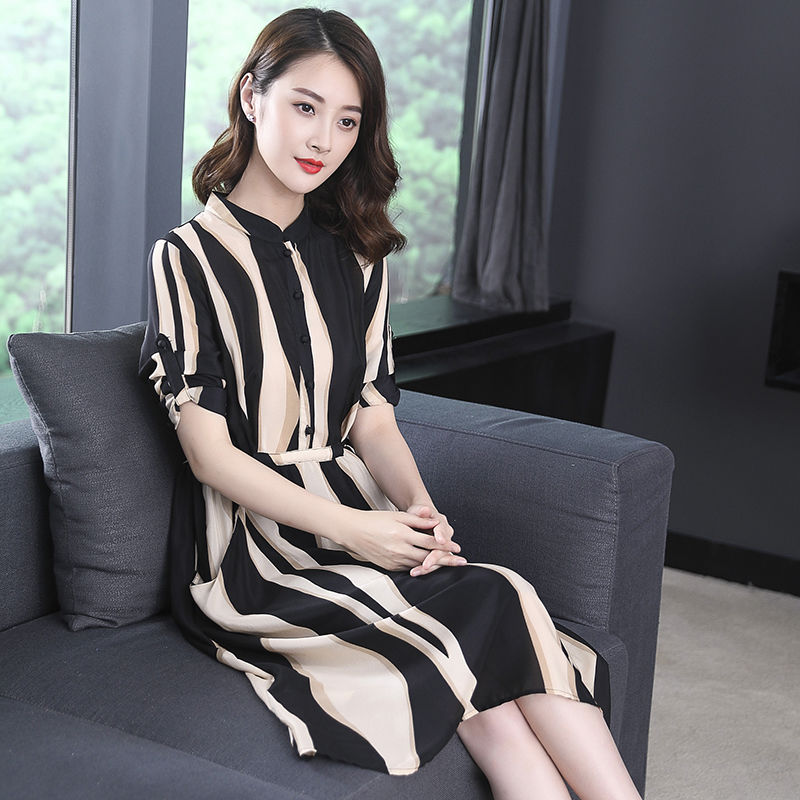 如果你不想花太多钱，立秋后穿这种连衣裙，高贵洋气，好穿还不贵