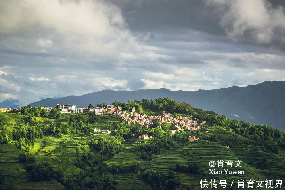 元阳梯田，有17多万亩，被命名为绿水青山就是金山银山实践基地