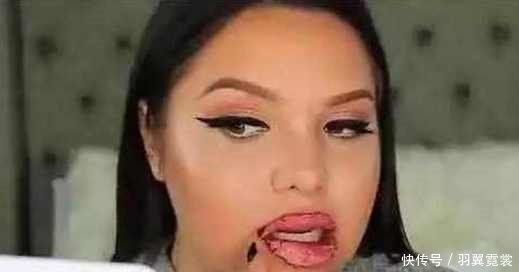 美女特别喜欢化妆，决定在嘴上涂100层口红，最后结果让人傻眼