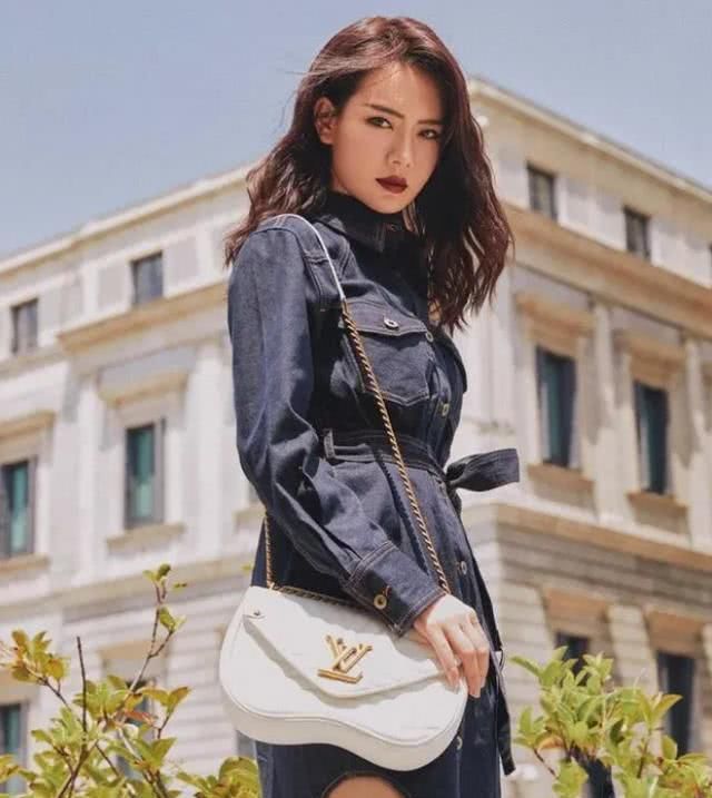  「实则」最近火了一种裙子：衬衫裙，看似普通，实则很高级，明星都在穿！