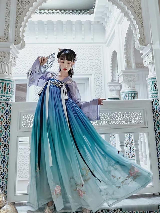  「花神」汉服：牡丹国色适合婚嫁，花神祭，雀灵仙气