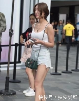  【热裤】白T搭配热裤小姐姐，可爱俏皮，成为夏日街上靓丽的风景线！
