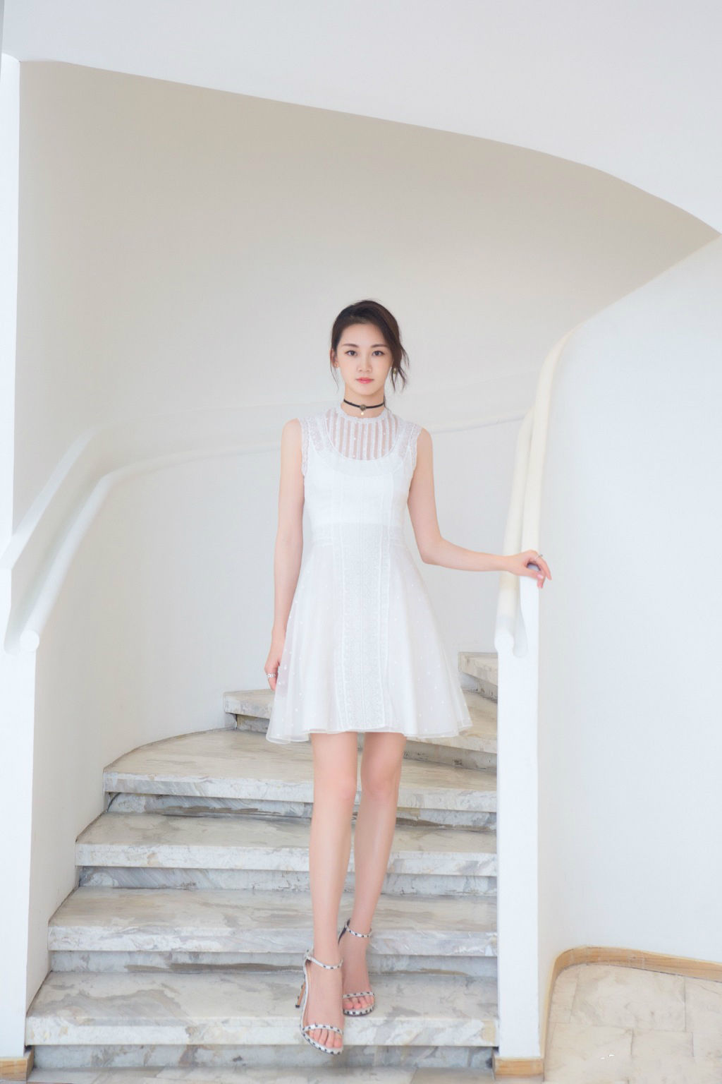 苗苗的这双腿，应该能够排到内地十大美腿的前十吧