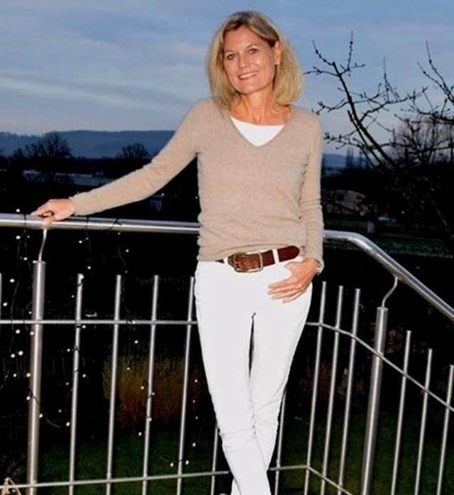  『女人』春季搭配要舒适时尚，50岁女人可以这样穿，远离老气变妙龄少女