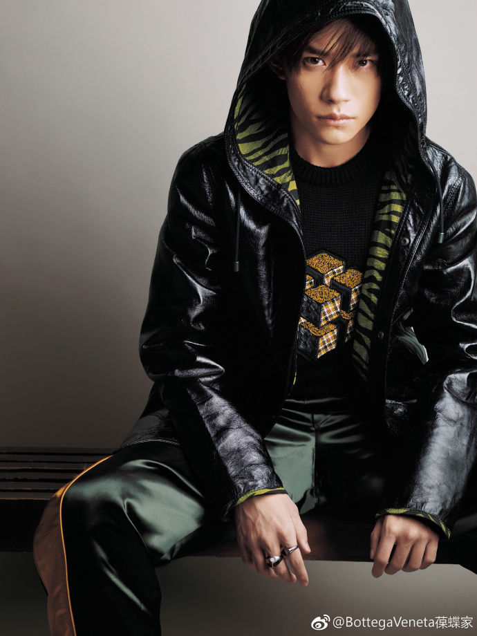 易烊千玺成为Bottega Veneta代言人,亚太区首位代言人!