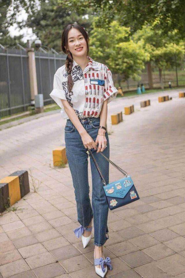 霍思燕真厉害！这紧身裤硬是塞进去吧？网友：刚生完孩子就恢复成