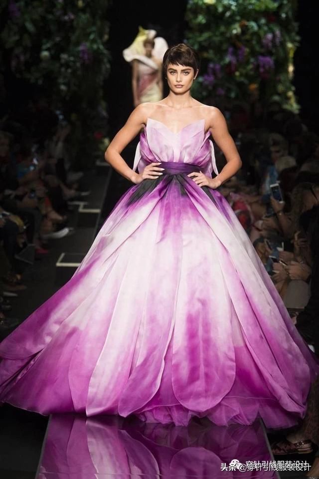  『秀场』服装设计的永恒主题——花朵，有哪些令你印象深刻的花朵秀场呢？
