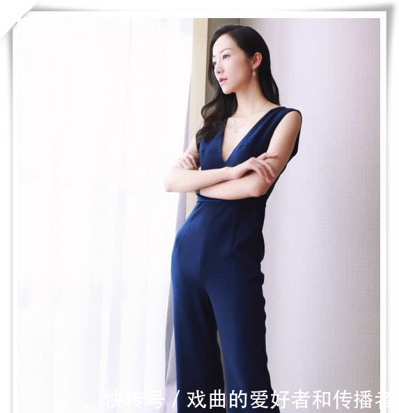 韩雪不得了!穿白T恤配了个双肩包,网友直呼35岁变15岁!