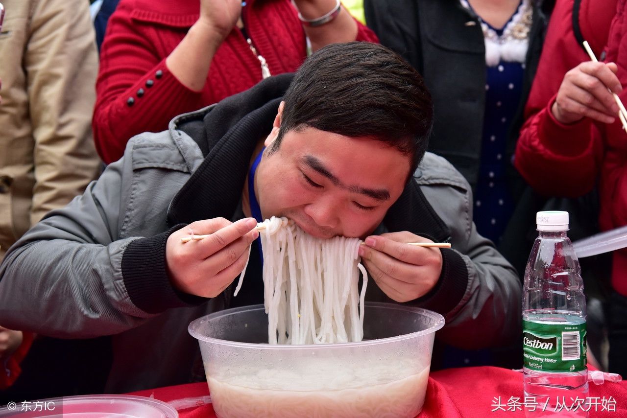 90后女子吃8斤白米饭，男子30分钟吃36个熟鸡，被称大胃王