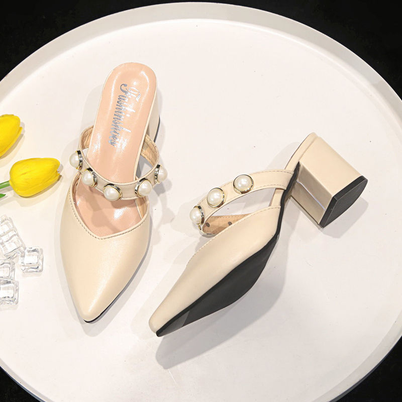 小姐姐你的鞋，你的鞋相当漂亮，我好喜欢