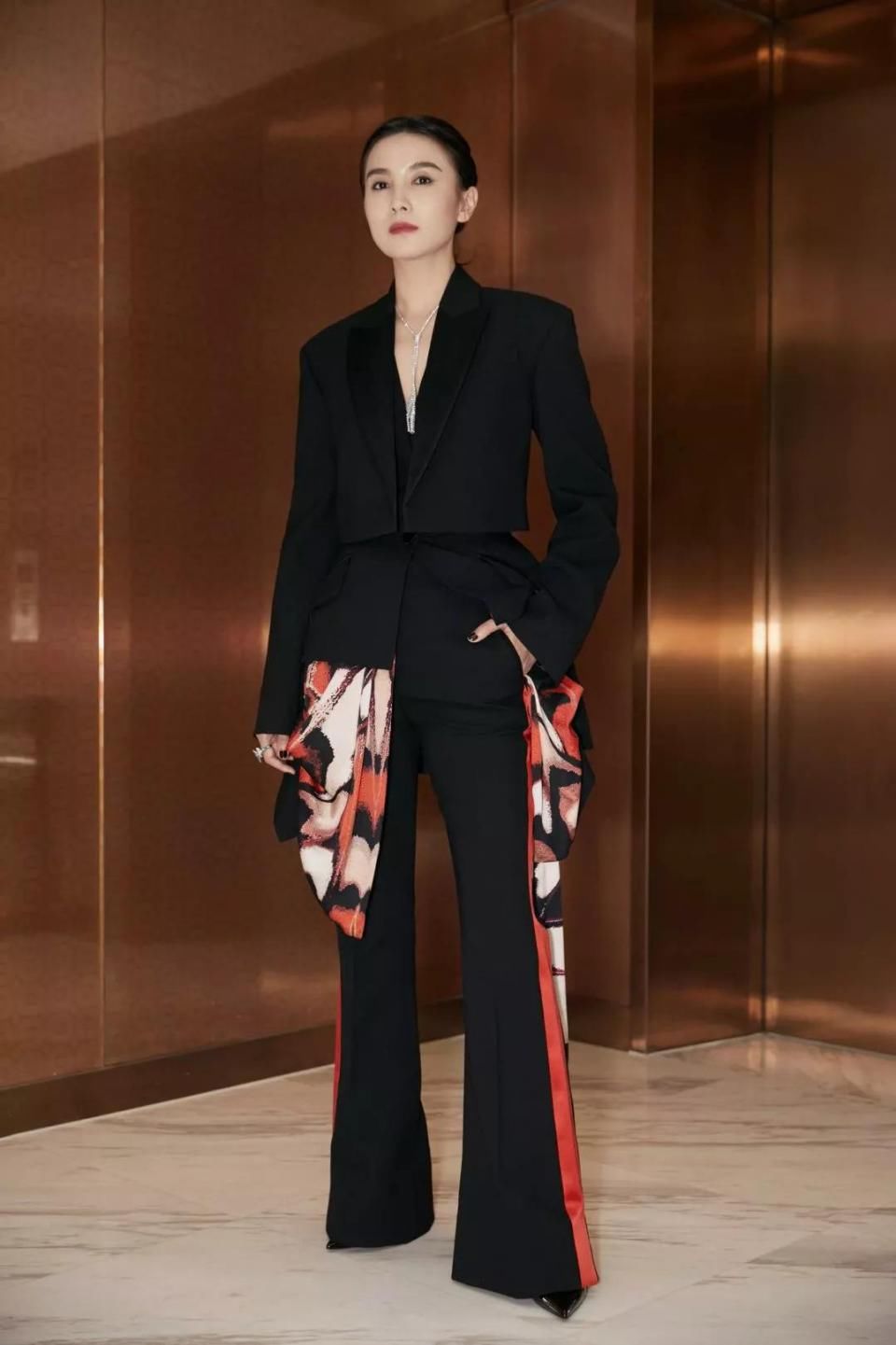 又酷又要优雅风度?快来all in这个路数