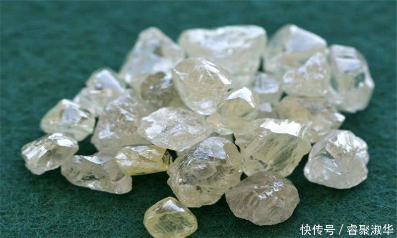  价值：山东农夫捡到钻石主动上交，重量达158克，专家价值10亿