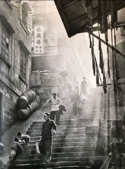 他是东方街头摄影大师，记录了50年前的香港街头