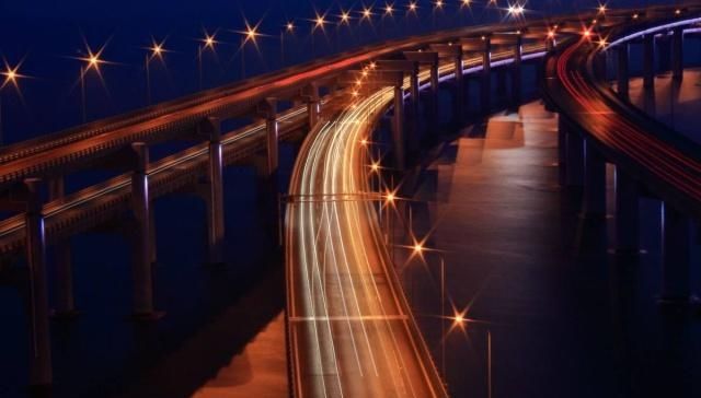 摄影技巧：拍摄车轨，这四招教你拍出好看的车轨