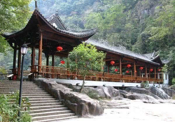 浙江最大面积的城市，有“中国生态第一市”美誉，秋冬美景如画哦