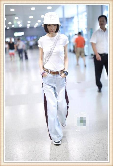 鲁豫再不是大头娃娃！长肉后比例完美，网友：真不相信这腿是她的