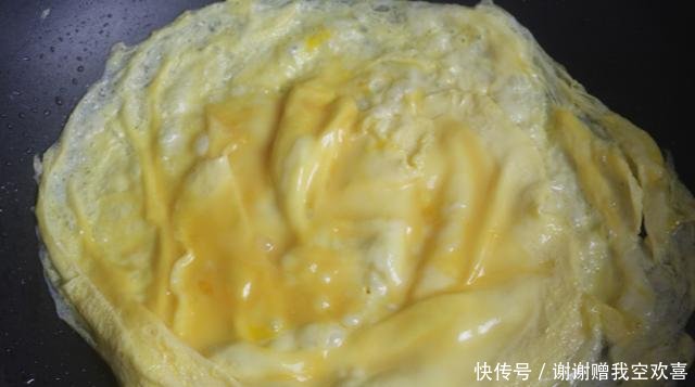  「鲜香」简单好吃的黑木耳炒鸡蛋，素雅美味，鲜香爽口，不错的开胃家常菜