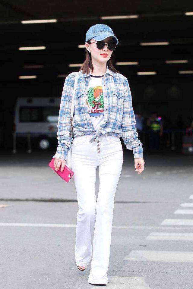 舒畅真疯狂! 穿的紧身的裤子下面都勒变形了 网友: 看着都觉得疼!