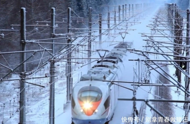 我国高铁每年都赔钱，为何还在一直修建？这才是真正目的