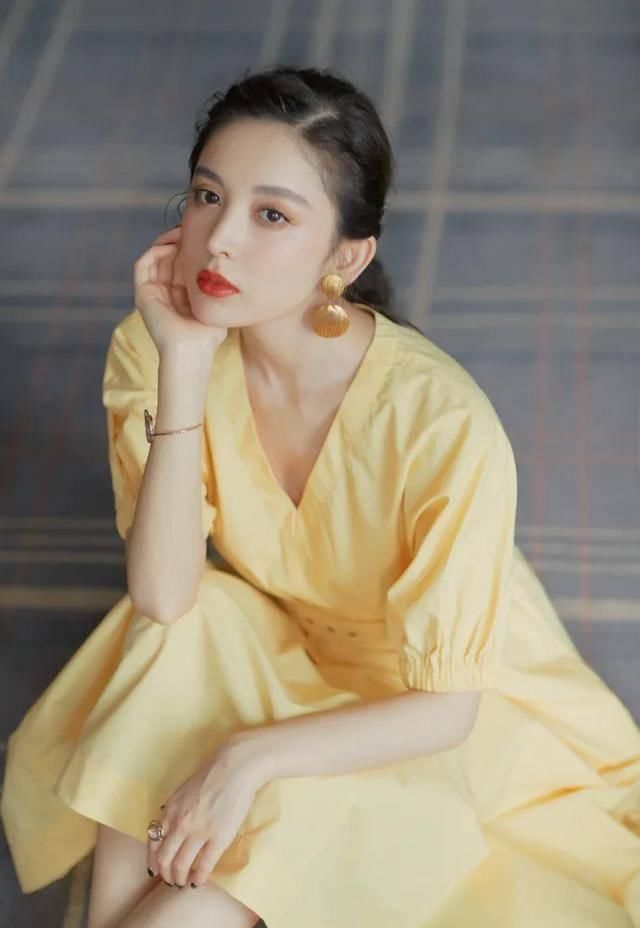  柠檬黄：惹眼柠檬黄，春夏上街就靠它！