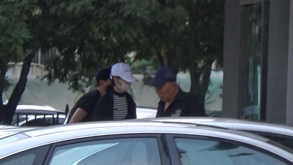 网曝赵丽颖停工因怀孕，孕肚照首度曝光，孩子爹让粉丝嫌弃