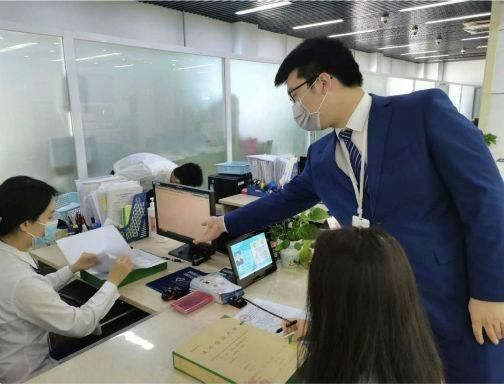  服务中心@丰台区政务服务中心在全市率先推出“延时服务包”