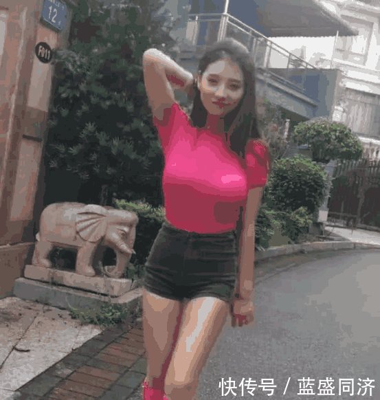 挑剔不了的肉肉身材加上元气混搭风, 小姐姐在这个夏天从头凉到脚