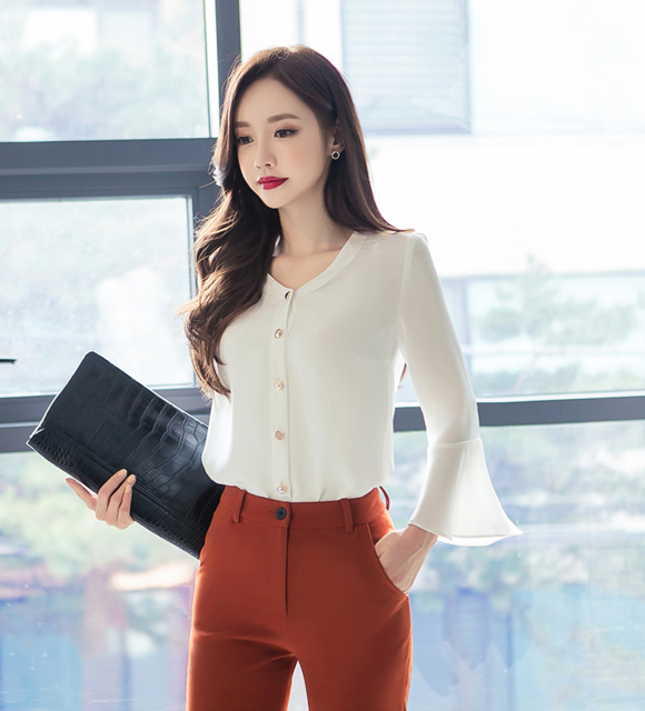 女神孙允珠，红豆碎冰纤滑肌理荷叶袖雪纺