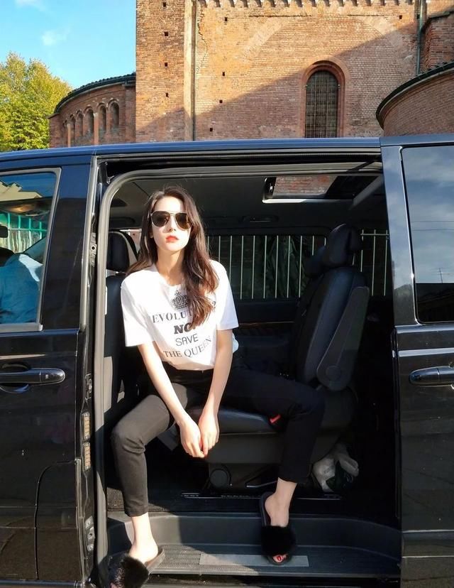 阔腿裤也太好看了!9分裤+平底鞋，这对CP今年很火!