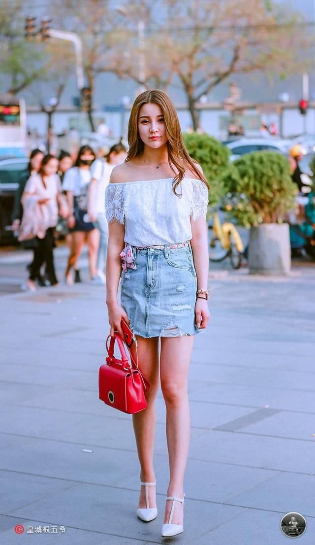  「女性」街拍：时尚美女们的穿搭，百搭不挑人，适用于大部分女性穿着