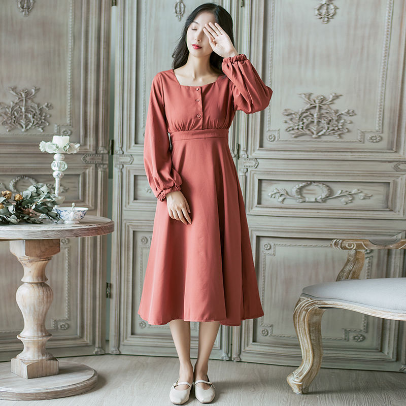 现在潮流小姐姐都是连衣裙+百搭，看看如何搭配潮流一线